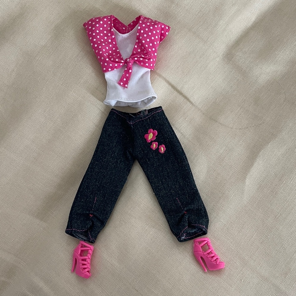 Trendy Pink Polka Dot Doll Outfit with Jeans pink heels shoes